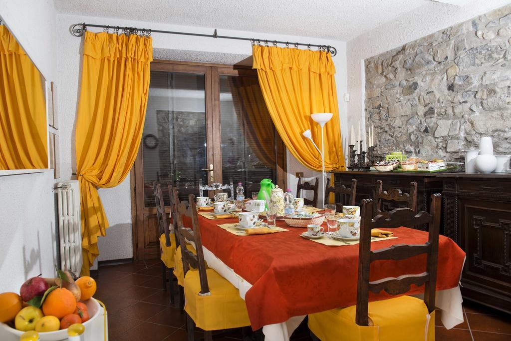 Villa Pinetina B&B Lasnigo Værelse billede