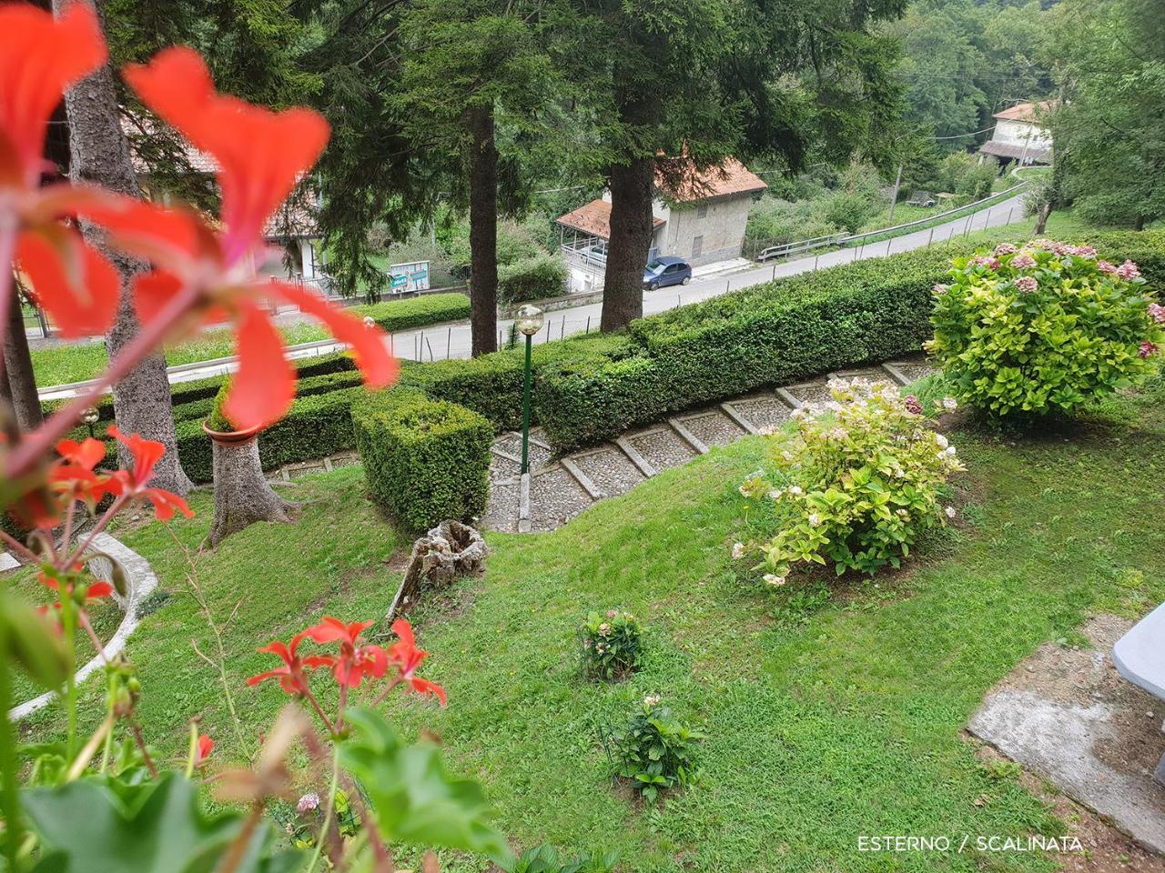 Villa Pinetina B&B Lasnigo Eksteriør billede